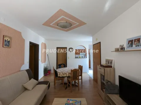 Sale, house, 220m², Zemun Ugrinovci, Zemun Sve Podlokacije - image 12