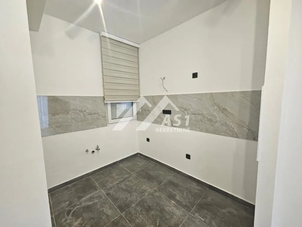 Prodaja, trosoban stan, 58m², Novi Sad Sve Podlokacije, Novi Sad