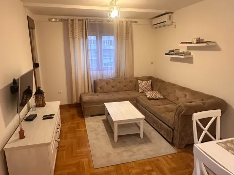 Stan in Stari Aerodrom