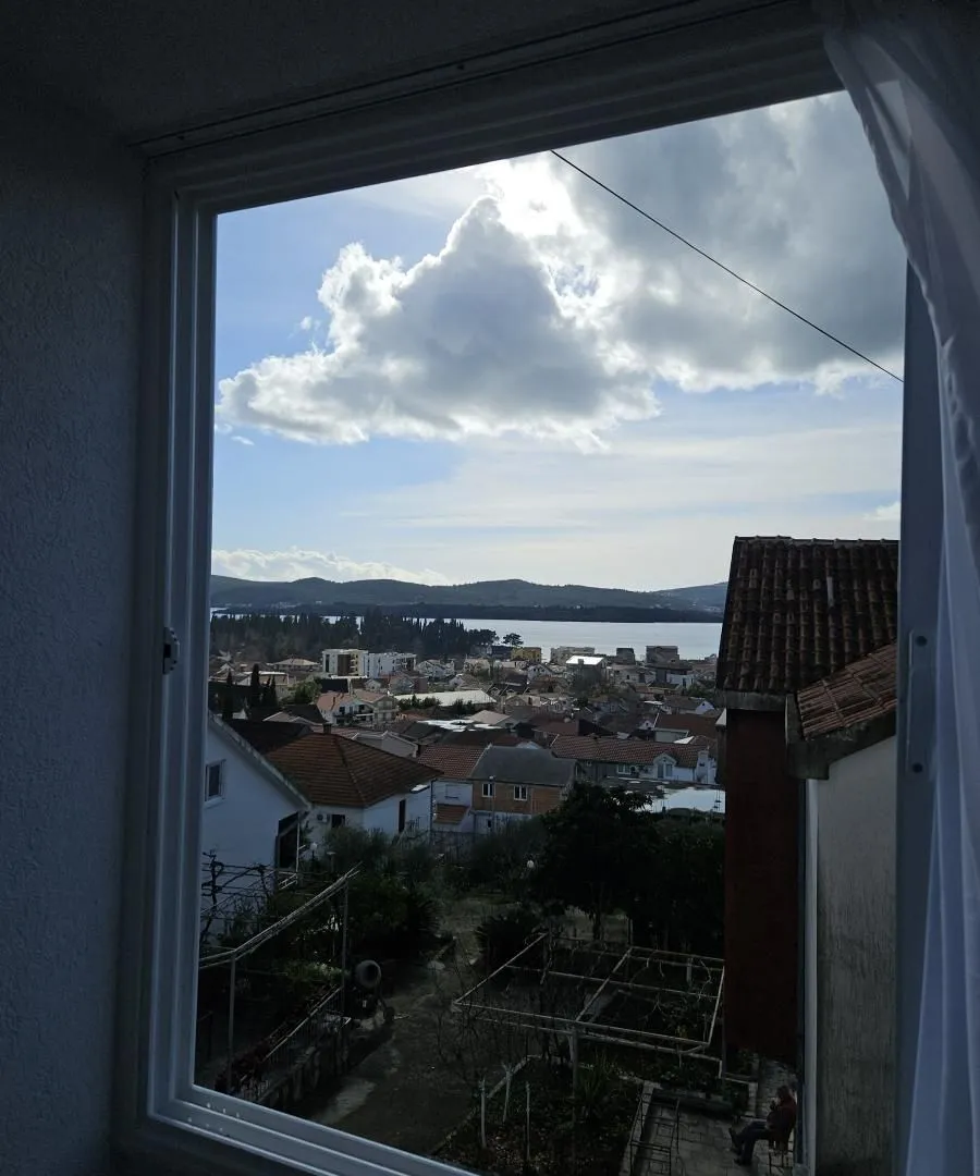 Rent, one bedroom apartment, 56m², Kalimanj, Tivat