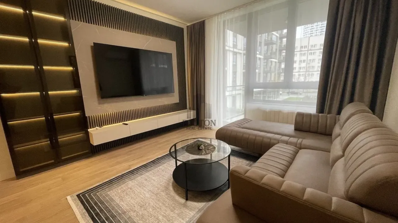 Izdavanje, trosoban stan, 71m², Savski Venac, Beograd