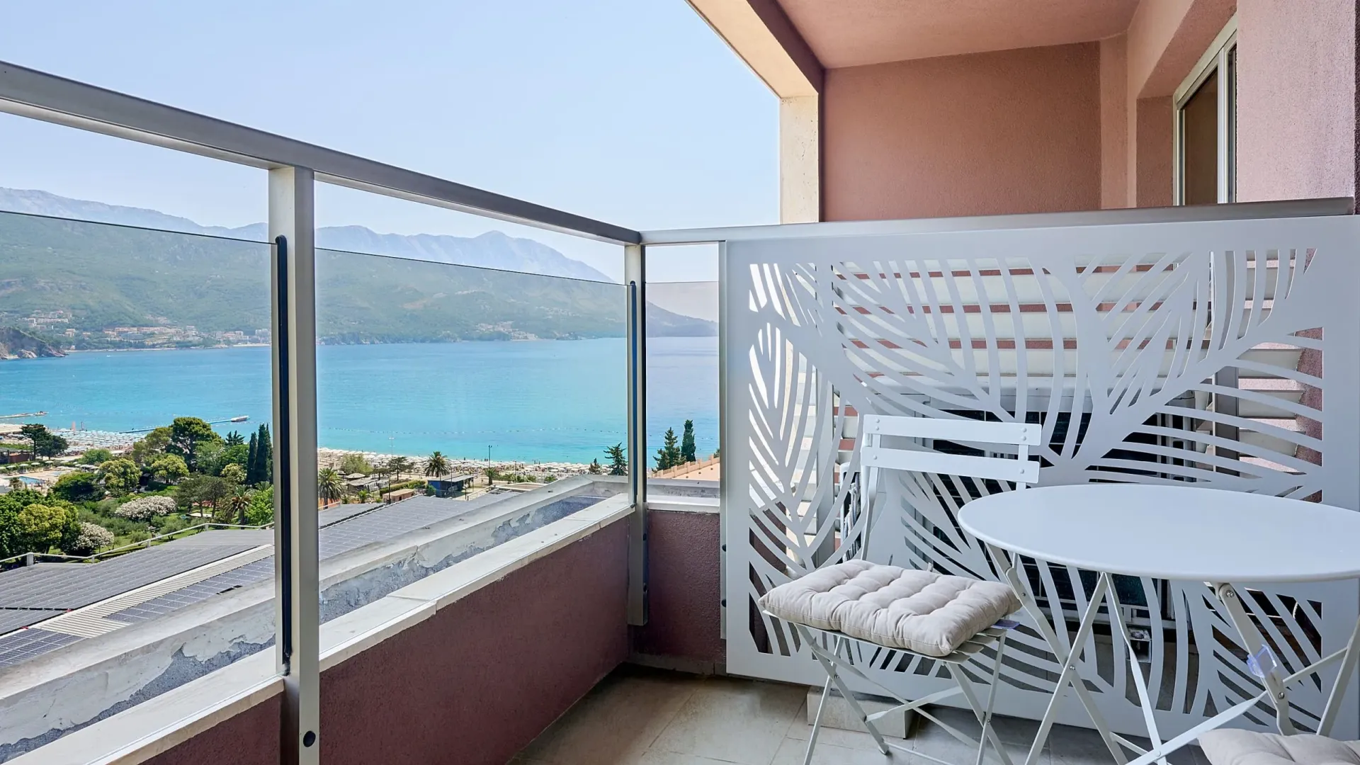 Rent, two bedroom apartment, 50m², Bečići, Budva