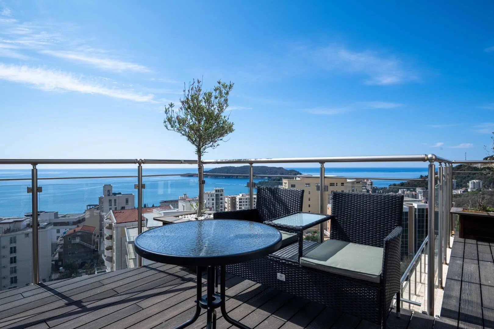 Sale, two bedroom apartment, 168m², Bečići, Budva