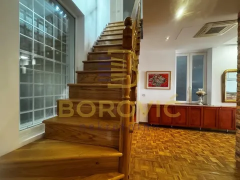 Izdavanje, trosoban stan, 144m², Kosančićev Venac, Beograd - image 14