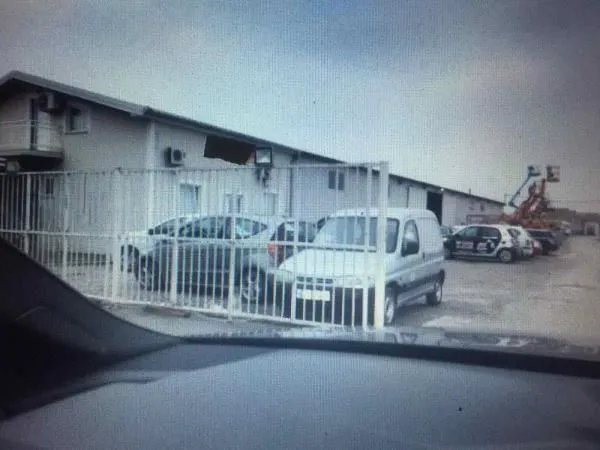 Izdavanje, poslovni prostor, 700m², Zemun Ugrinovci, Zemun Sve Podlokacije