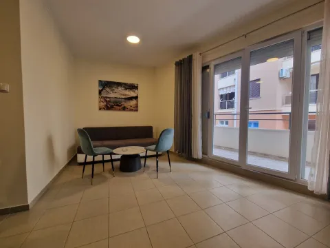 Rent, studio apartment, 35m², Bečići, Budva - image 4