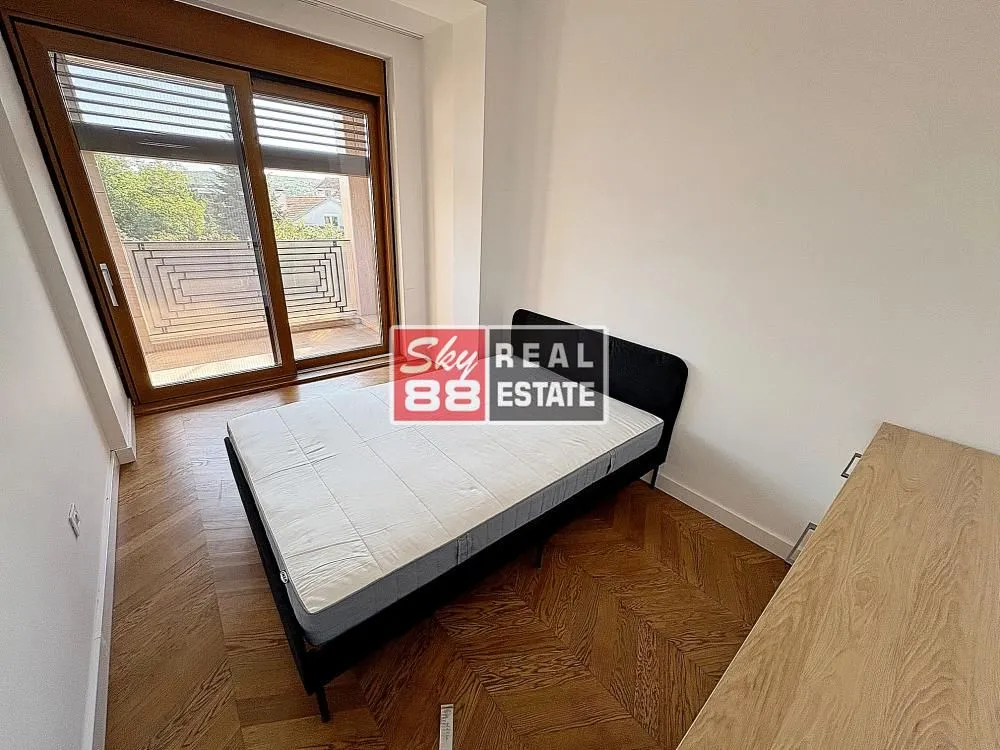 Rent, four bedroom apartment, 120m², Savski Venac, Beograd