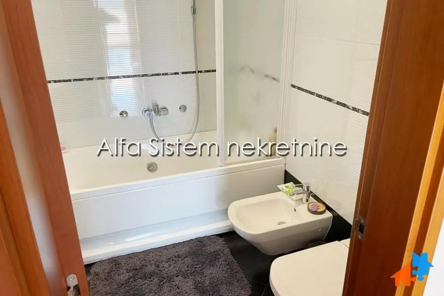 Izdavanje, četvorosoban stan, 118m², Vračar Hram, Vračar Sve Podlokacije