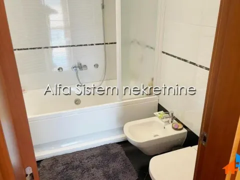 Izdavanje, četvorosoban stan, 118m², Vračar Hram, Vračar Sve Podlokacije - image 17