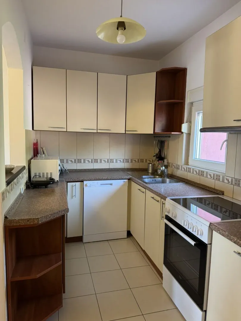 Izdavanje, dvosoban stan, 88m², Dumidran, Tivat