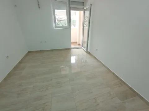 Rent, two bedroom apartment, 65m², Blok 5, Podgorica - image 7