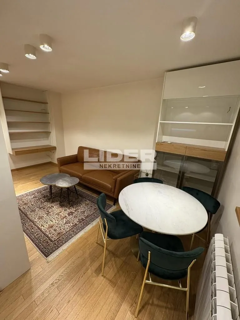 Izdavanje, jednosoban stan, 37m², Stari Grad, Beograd