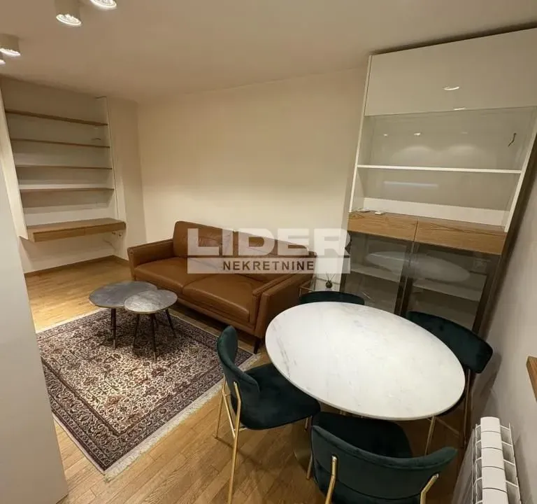 Izdavanje, jednosoban stan, 37m², Stari Grad, Beograd