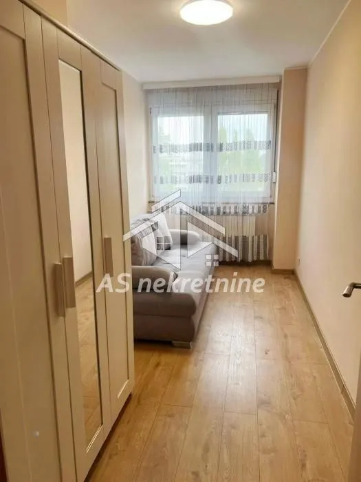 Rent, four bedroom apartment, 75m², Novi Beograd Blok 38, Novi Beograd Sve Podlokacije