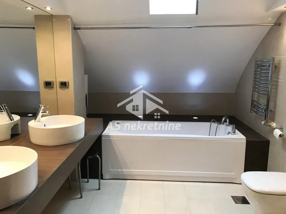 Izdavanje, stan, 160m², Crveni Krst, Beograd