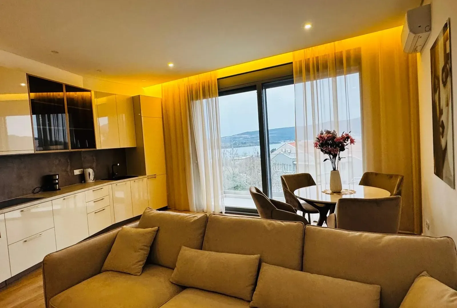 Prodaja, trosoban stan, 90m², Kava, Tivat