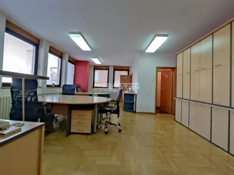 Izdavanje, poslovni prostor, 43m², Šumice, Beograd - image 4