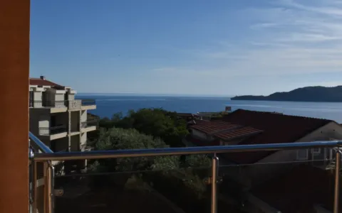 Pogled na more sa terase. - image 2