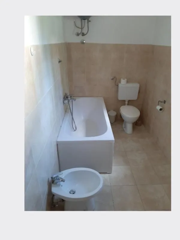 Izdavanje, četvorosoban stan, 125m², Savski Venac, Beograd