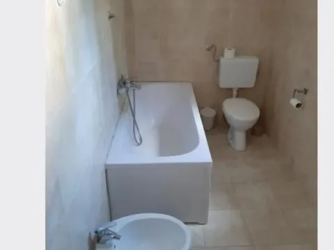 Izdavanje, četvorosoban stan, 125m², Savski Venac, Beograd - image 11