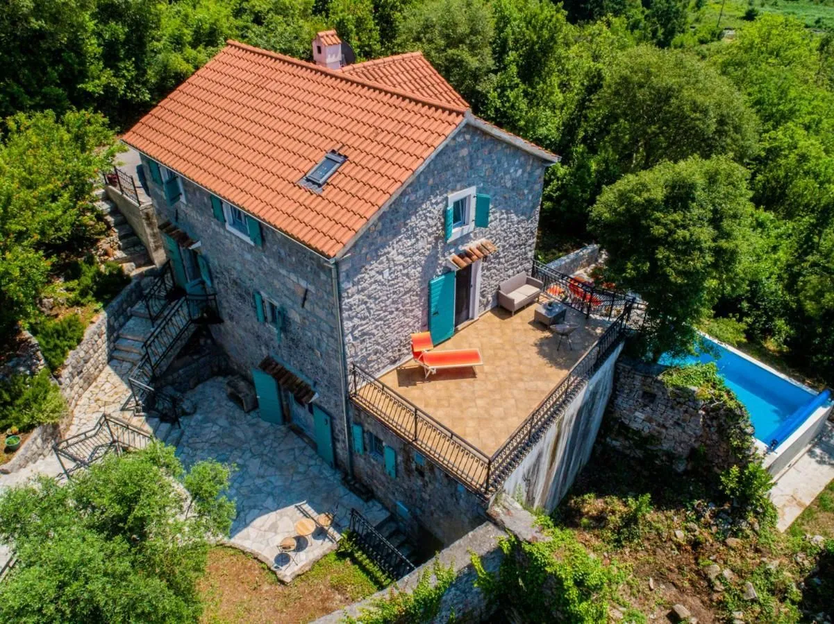 Prodaja, kuća, 150m², Milovići, Tivat
