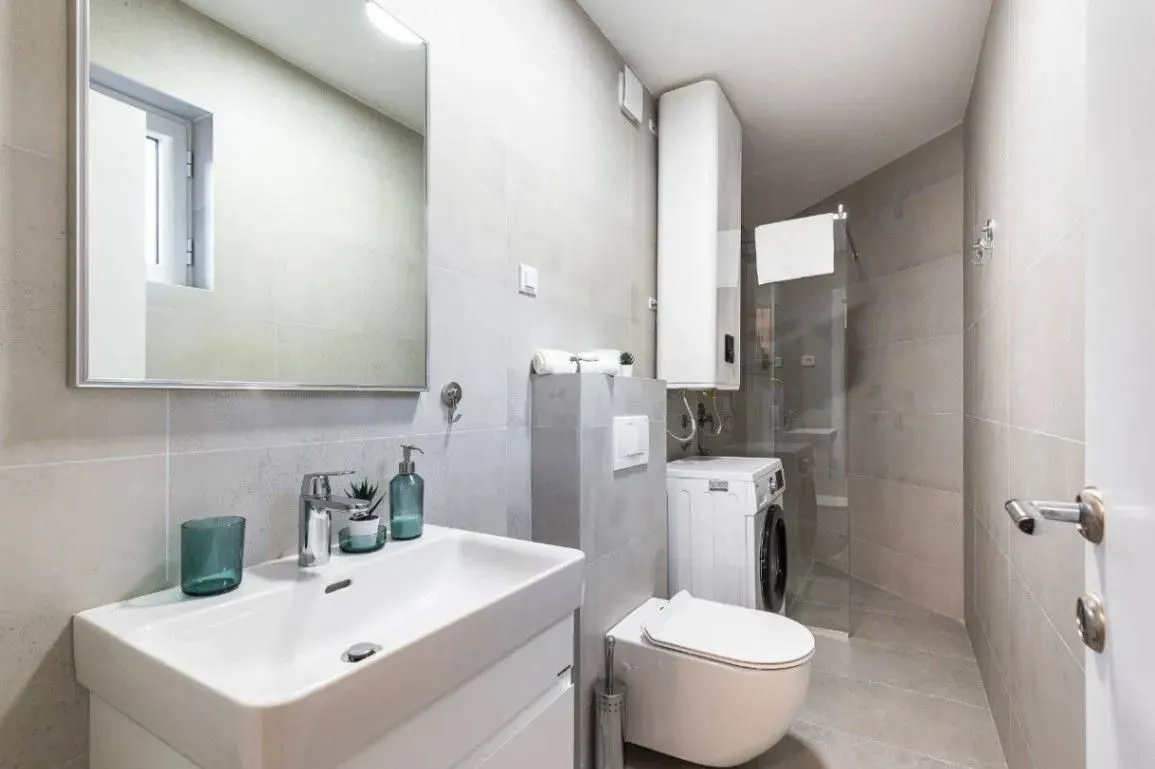 Rent, two bedroom apartment, 80m², Bečići, Budva