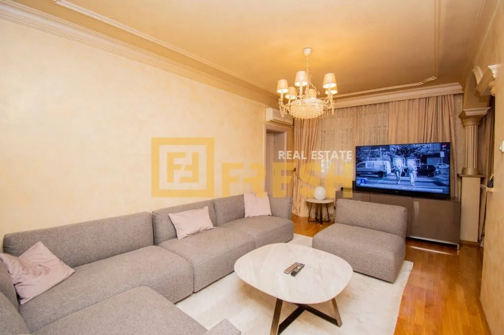Prodaja, trosoban stan, 100m², Centar, Podgorica