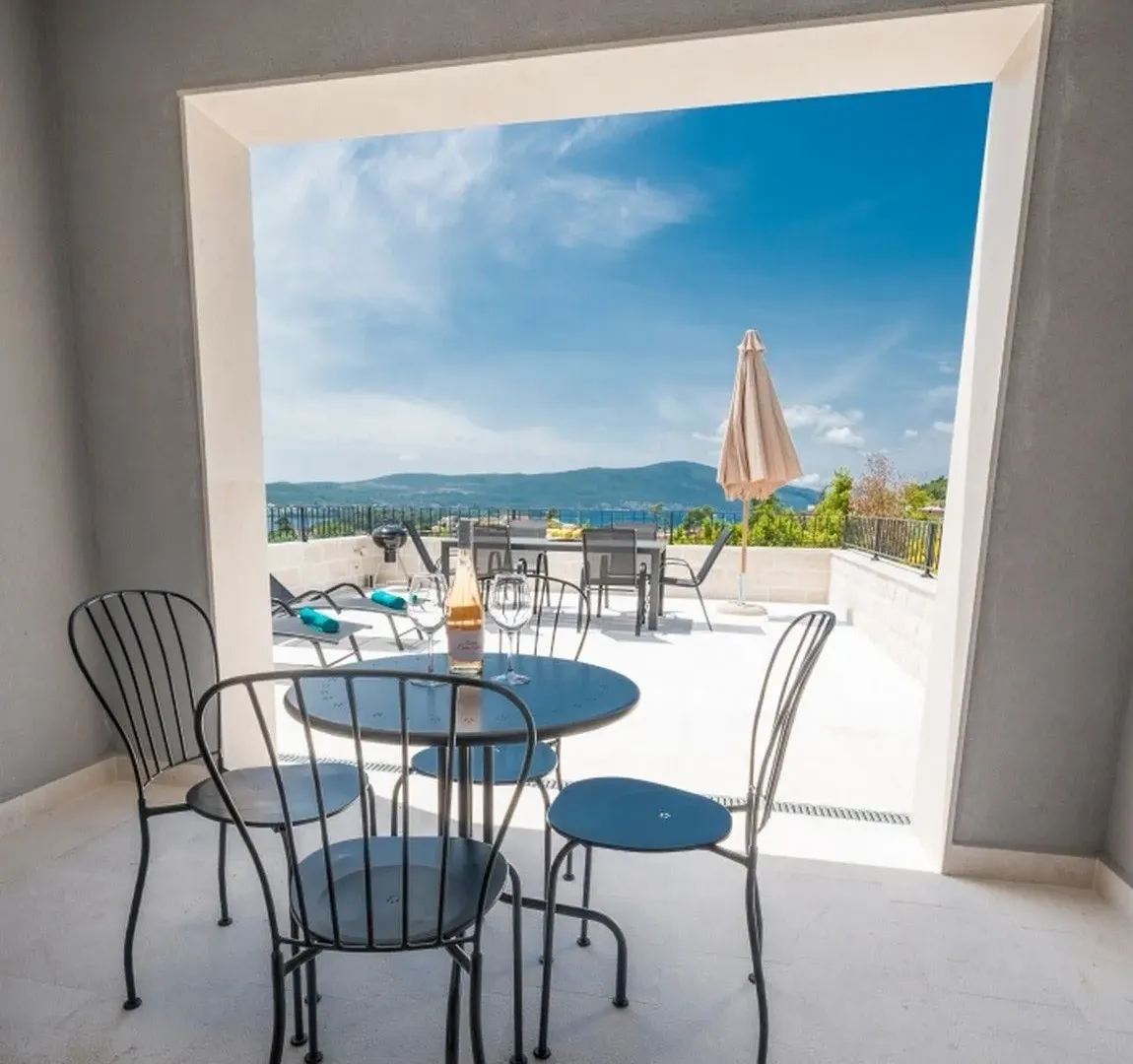 Prodaja, kuća, 250m², Mrčevac, Tivat