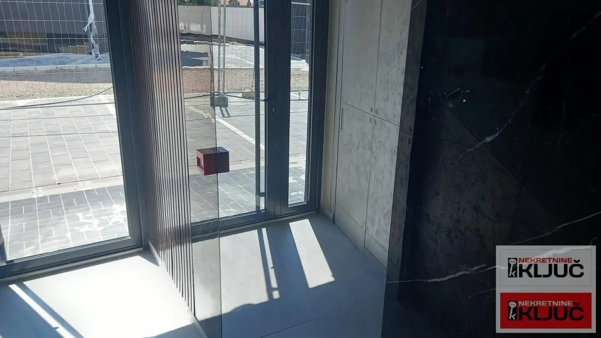 Prodaja, četvorosoban stan, 70m², Sremska Kamenica, Petrovaradin