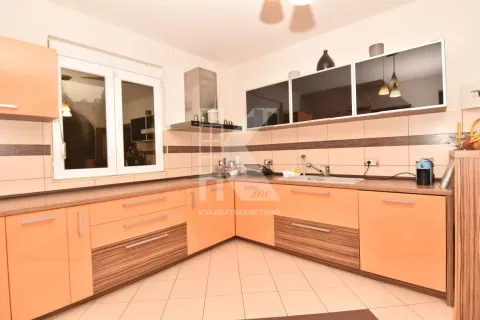 Rent, house, 175m², Vranići, Podgorica - image 5