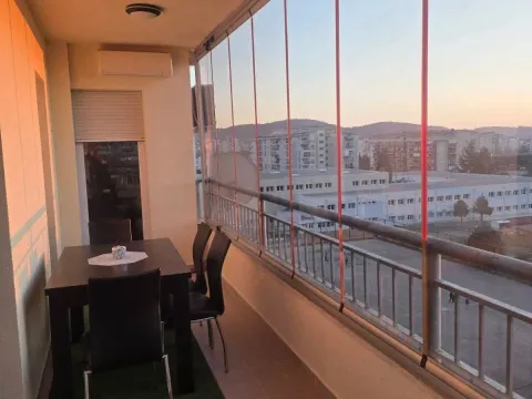 Izdavanje, dvosoban stan, 70m², Centar, Bar - image 2