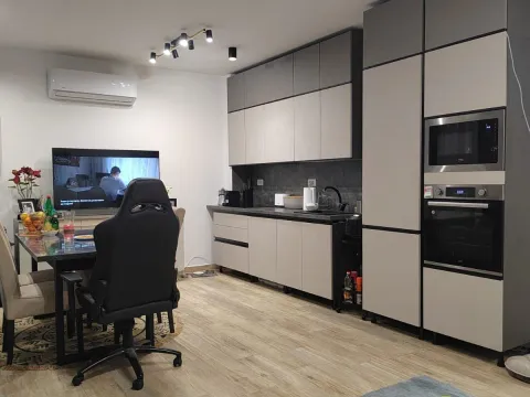 Sale, two bedroom apartment, 80m², Bečići, Budva - image 1