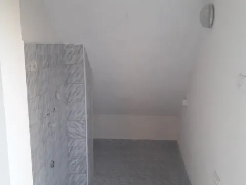 Rent, office space, 10m², Stari Aerodrom, Podgorica - image 1