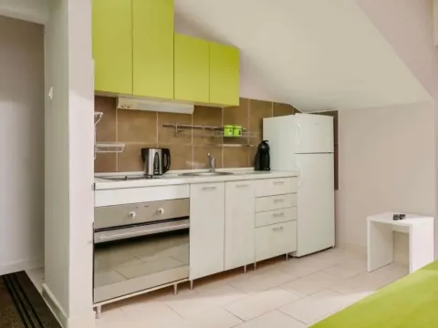 Izdavanje, jednosoban stan, 30m², Dobrota, Kotor - image 3