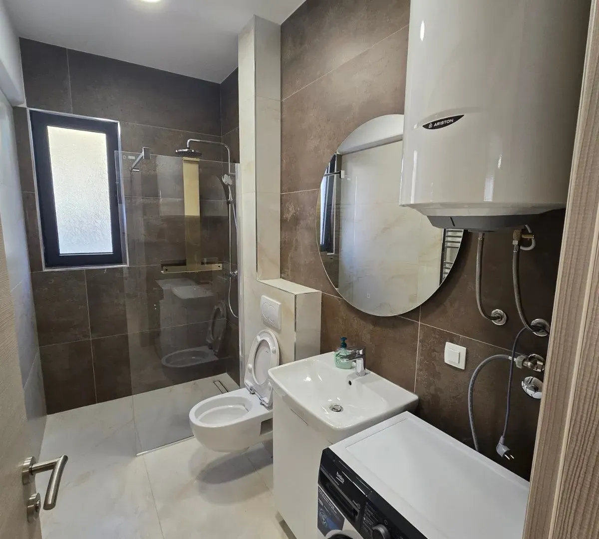 Izdavanje, dvosoban stan, 75m², Pod Kuk, Tivat