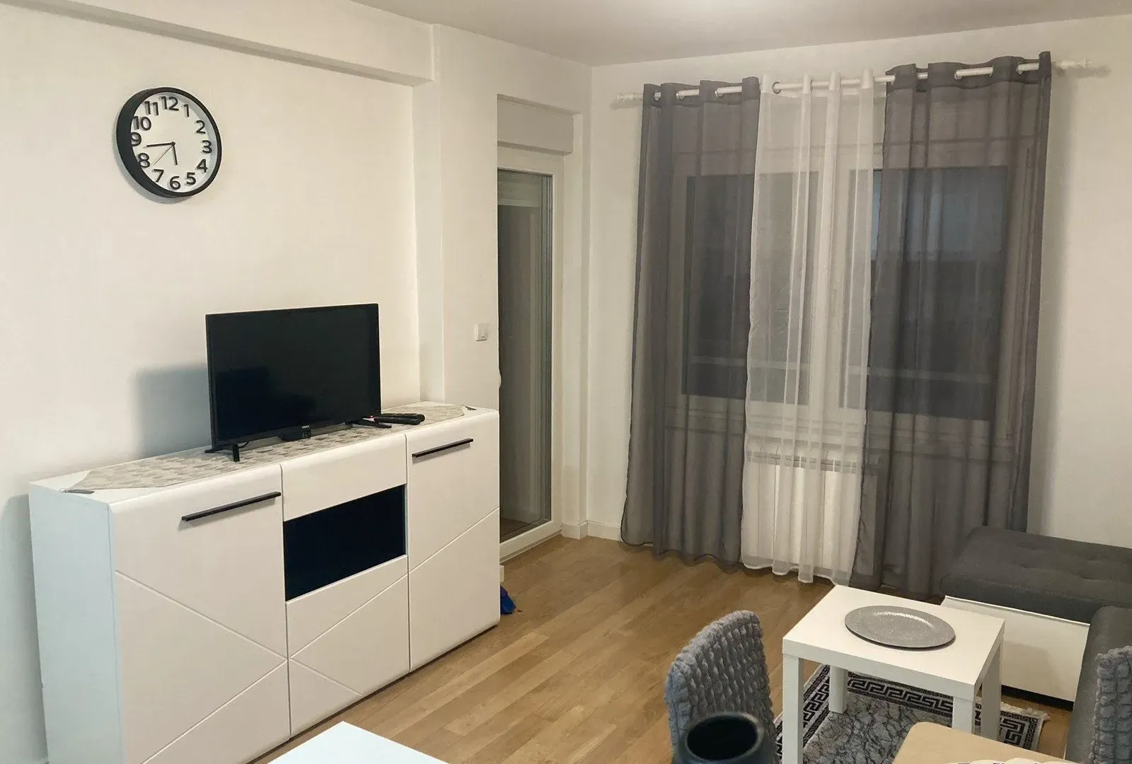 Izdavanje, jednosoban stan, 44m², Zemun Sve Podlokacije, Beograd