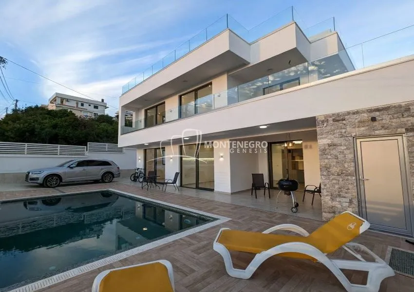Sale, house, 365m², Centar, Bar