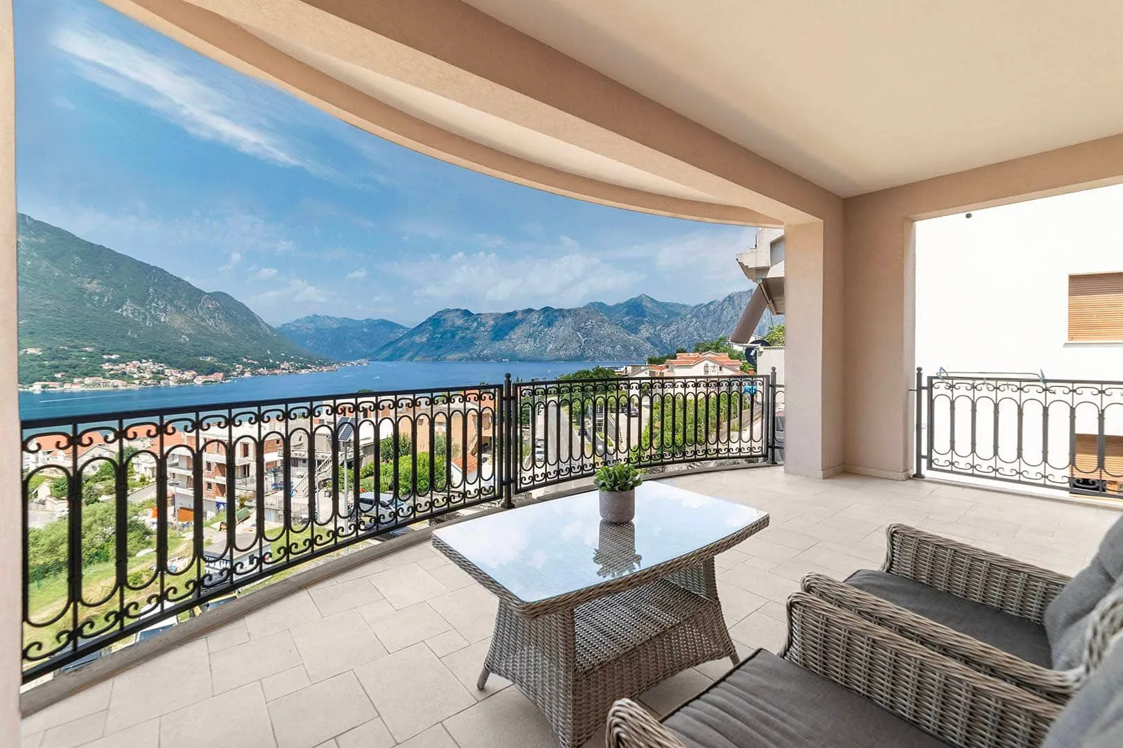 Sale, house, 507m², Dobrota, Kotor