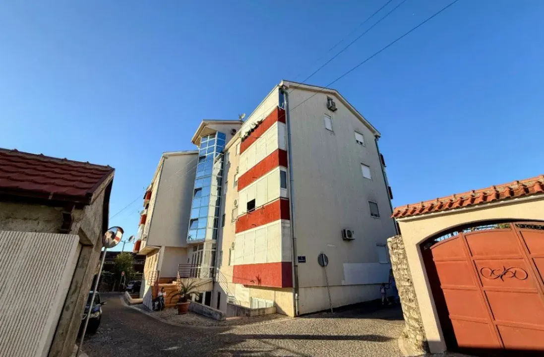 Prodaja, dvosoban stan, 74m², Drac, Podgorica