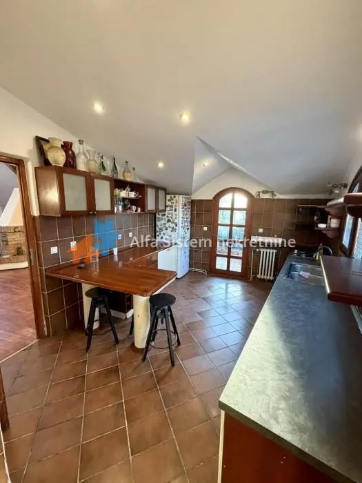Izdavanje, stan, 200m², Stari Grad, Beograd
