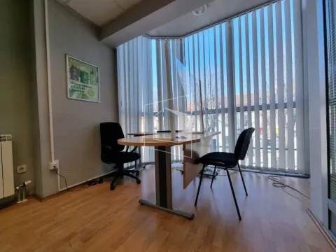 Izdavanje, poslovni prostor, 221m², Nikšić, Crna Gora - image 12