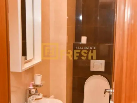 Izdavanje, četvorosoban stan, 140m², Centar, Podgorica - image 26