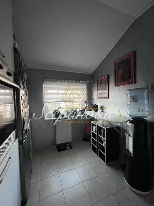 Prodaja, trosoban stan, 75m², Petrovaradin, Novi Sad