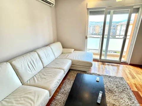 Izdavanje, jednosoban stan, 53m², City Kvart, Podgorica - image 2