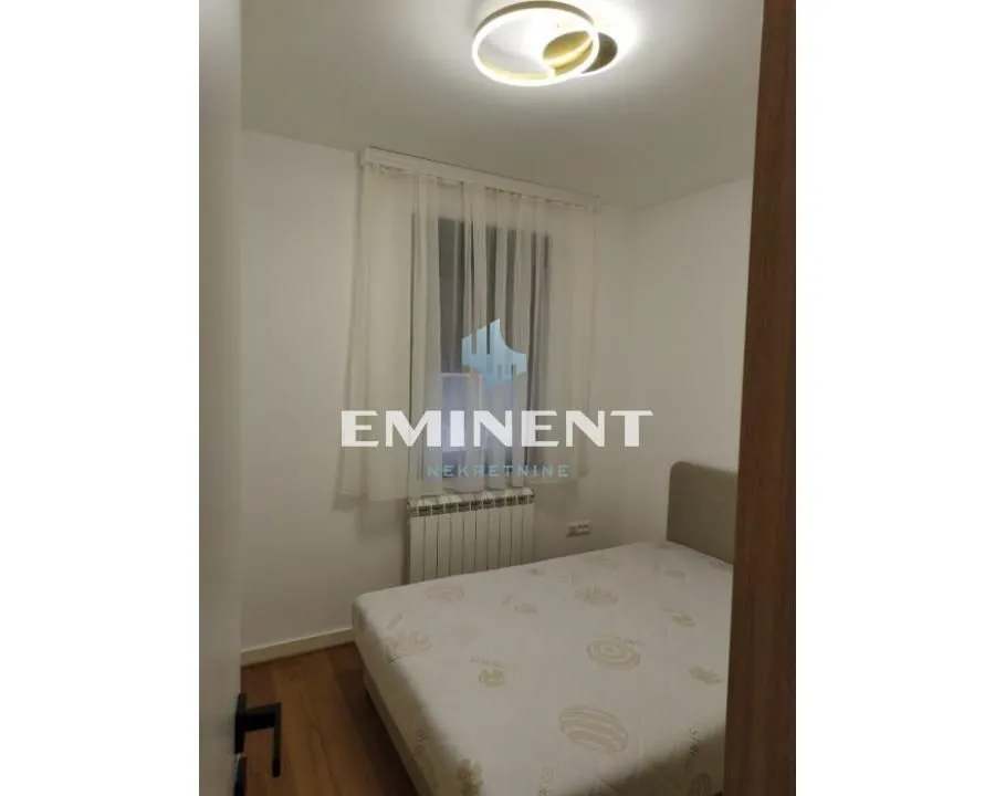 Izdavanje, trosoban stan, 65m², Čubura, Beograd