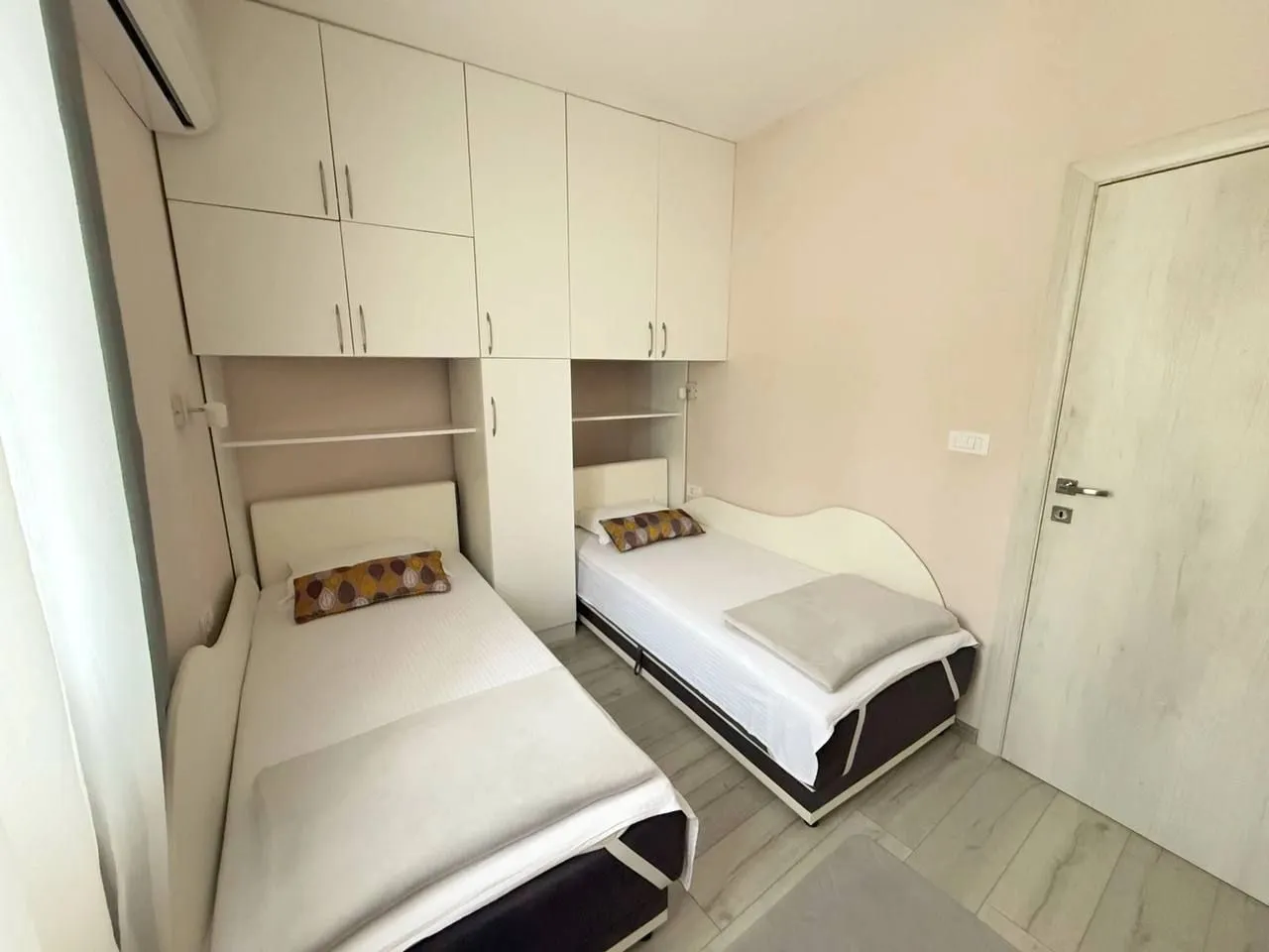 Rent, two bedroom apartment, 60m², Bečići, Budva