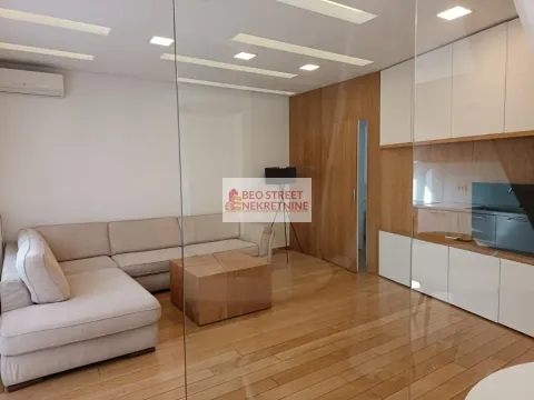 Izdavanje, trosoban stan, 80m², Slavija, Vračar Sve Podlokacije - image 1