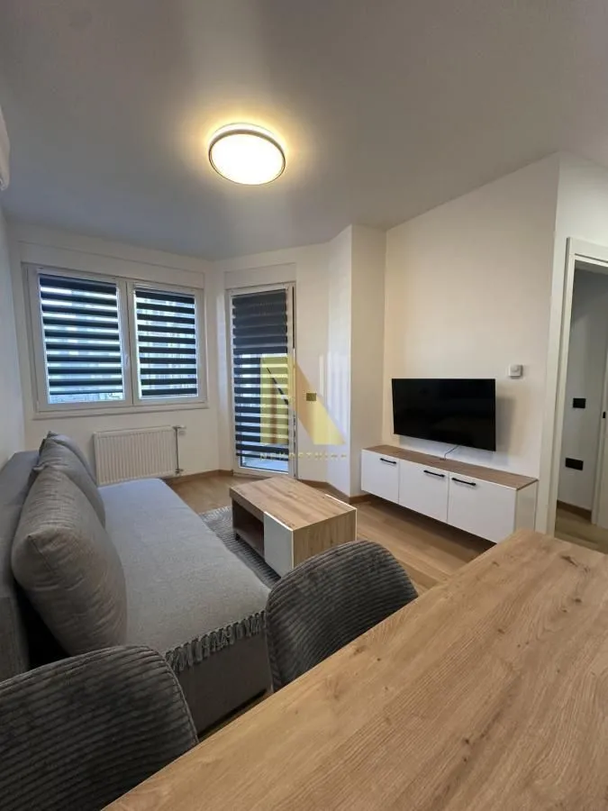 Izdavanje, jednosoban stan, 35m², Grbavica, Novi Sad Sve Podlokacije