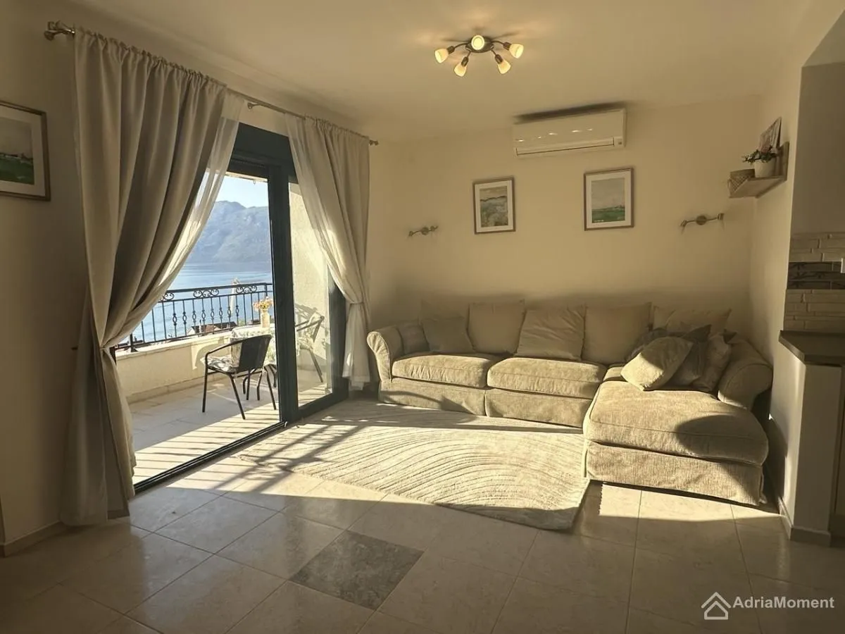 Prodaja, dvosoban stan, 75m², Dobrota, Kotor