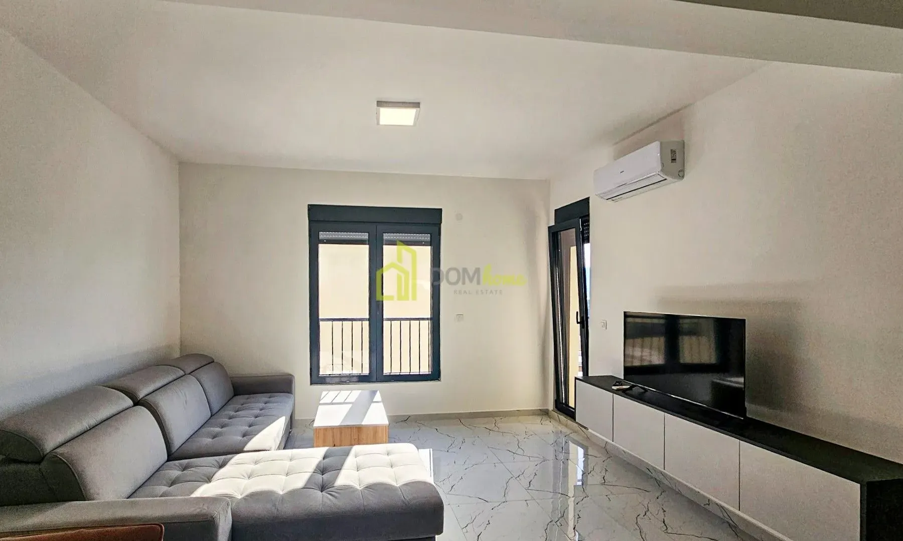 Izdavanje, stan, 45m², Tivat, Crna Gora